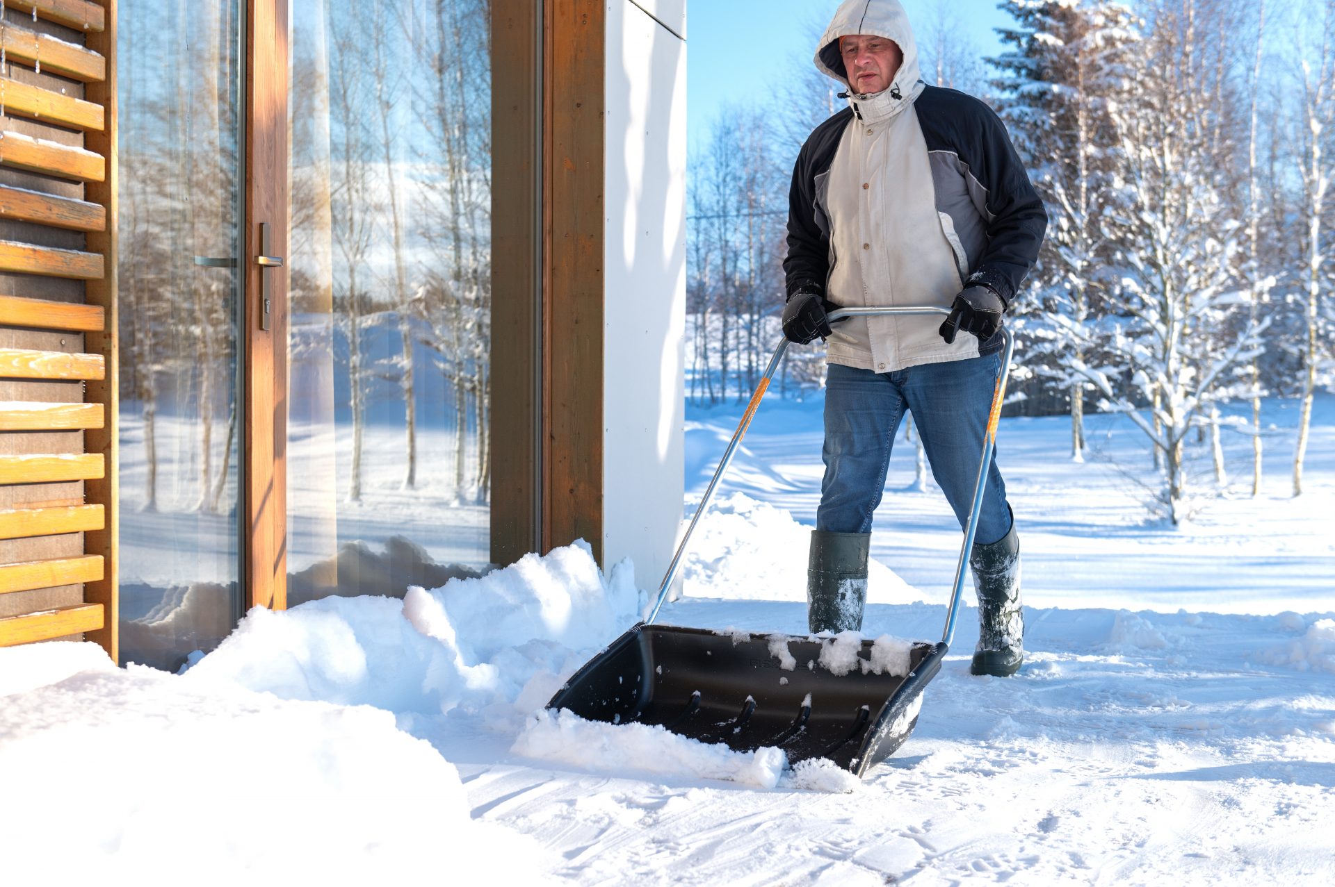 Are You Shoveling Wrong? How To Keep Your Shoulders Healthy When Shoveling
