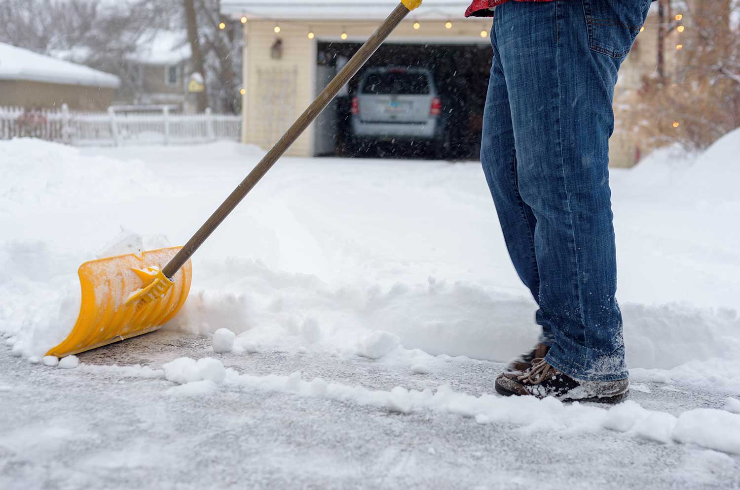 How to avoid or treat snow shoveling shoulder pain